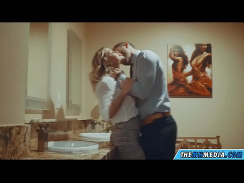 ❤️ Kiam belplena blondulo delogas vin en publika necesejo ️❌ Porno ĉe porno eo.bookland.top ❌❤